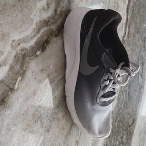 Kids 1Y Nike Runner